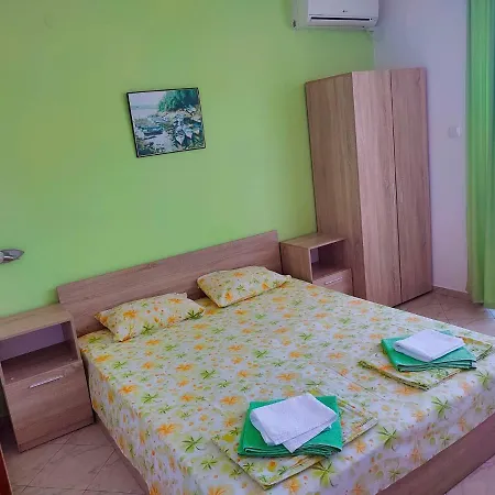 Konukevi Yanina 3*
