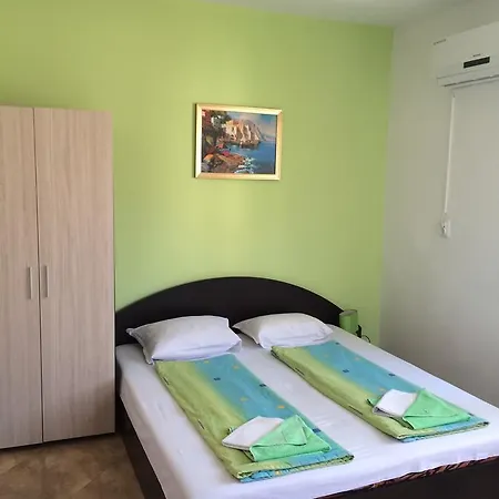 בית הארחה Yanina 3*