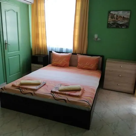 Konukevi Yanina 3*