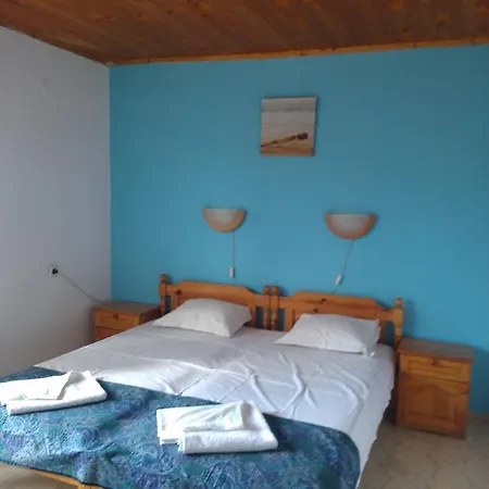 Yanina Guest house *