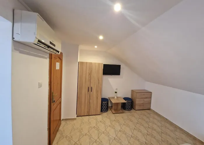 Yanina Guest house 3*